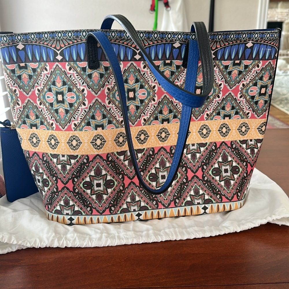 Johnny Was Multicolor Tote Bag with Blue Pouch - Picture 2 of 8